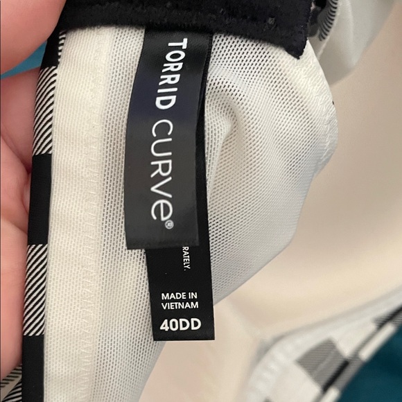 Torrid 40DD Black & White Bra - Picture 2 of 6